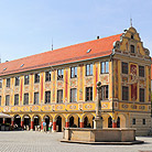 Brunnen, Gebäude